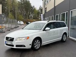 Vit Begagnad 2013 Volvo V70 Momentum Kombi | 134 900 kr (Marknadspris)