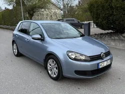 Blå Begagnad 2010 VW Golf VI Halvkombi | 64 500 kr (Marknadspris)