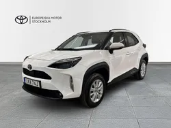 Vit Begagnad 2023 Toyota Yaris Cross Active SUV | 264 899 kr (Marknadspris)