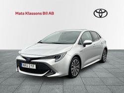 Silver Begagnad 2020 Toyota Corolla Hybrid Style Halvkombi | 179 000 kr (Bra pris)