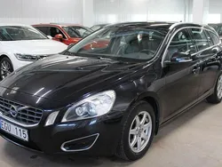 Svart Begagnad 2012 Volvo V60 Summum Kombi | 119 999 kr (Marknadspris)