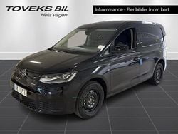 Svart (deep black pärleffekt) Ny 2025 VW Caddy Minibuss | 389 900 kr (Marknadspris)