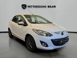 Vit Begagnad 2014 Mazda 2 Halvkombi | 74 900 kr (Bra pris)