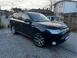 Svart Begagnad 2014 Mitsubishi Outlander P-HEV SUV | 99 000 kr (Marknadspris)