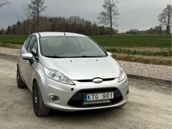 Grå Begagnad 2010 Ford Fiesta Titanium Halvkombi | 35 000 kr (Marknadspris)