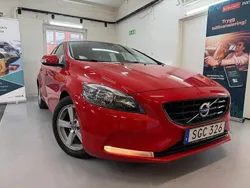 Röd Begagnad 2014 Volvo V40 Kinetic Kombi | 109 000 kr (Marknadspris)