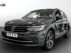 Grå (urano grey) Begagnad 2022 VW Tiguan SUV | 294 900 kr (Marknadspris)