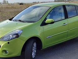 Grön Begagnad 2010 Renault Clio R.S. Halvkombi | 25 000 kr (Marknadspris)
