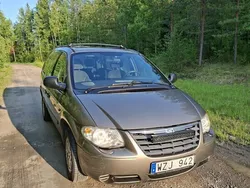 Brun Begagnad 2005 Chrysler Grand Voyager Minibuss | 25 000 kr (Marknadspris)