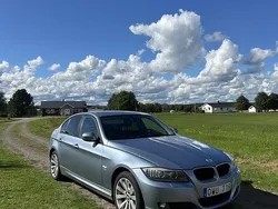 Blå Begagnad 2010 BMW 320 Comfort Edition Sedan | 79 900 kr (Marknadspris)