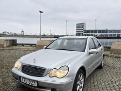 Grå Begagnad 2003 Mercedes C180 Classic Sedan | 27 900 kr (Marknadspris)