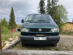 Grön Begagnad 2001 VW Caravelle Minibuss | 25 000 kr