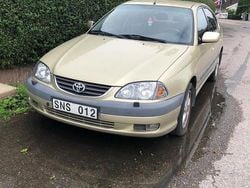 Gul Begagnad 2001 Toyota Avensis Sedan | 19 000 kr (Lite dyr)