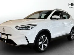 Vit (white) Begagnad 2022 MG ZS Luxury Sedan | 244 900 kr (Superpris)