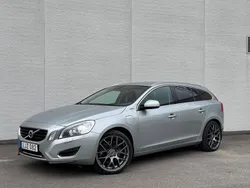 Silver Begagnad 2013 Volvo V60 Summum Kombi | 139 000 kr (Lite dyr)