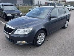 Grå Begagnad 2012 Skoda Octavia Elegance Kombi | 42 000 kr (Marknadspris)
