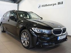 Svart Begagnad 2022 BMW 330 Sport Line Kombi | 249 900 kr (Marknadspris)