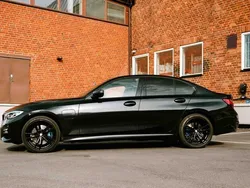 Svart Begagnad 2021 BMW 330e M Sport Sedan | 339 000 kr (Marknadspris)