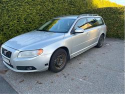 Grå Begagnad 2008 Volvo V70 Momentum Kombi | 42 000 kr (Marknadspris)