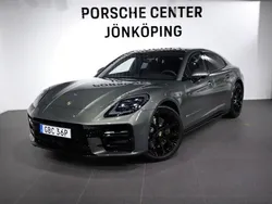Grön (green) Ny 2025 Porsche Panamera 4 Sedan | 1 807 900 kr