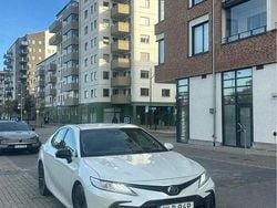 Silver Begagnad 2021 Toyota Camry Hybrid Executive Sedan | 228 000 kr (Marknadspris)