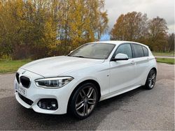 Vit Begagnad 2017 BMW 118 M Sport Halvkombi | 159 800 kr (Marknadspris)