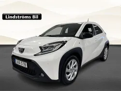 Vit Begagnad 2022 Toyota Aygo X-play Halvkombi | 174 900 kr (Marknadspris)