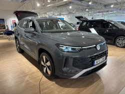 Grå (dolphin grey metallic) Ny 2025 VW Tayron Life SUV | 594 900 kr (Lite dyr)