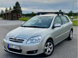 Silver Begagnad 2005 Toyota Corolla Halvkombi | 43 000 kr (Marknadspris)