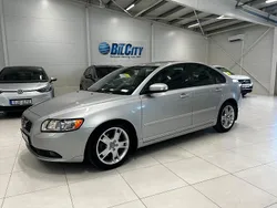 Ljusgrå Begagnad 2007 Volvo S40 Momentum Sedan | 59 898 kr (Dyr)