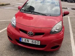 Röd Begagnad 2010 Toyota Aygo Halvkombi | 25 000 kr (Bra pris)