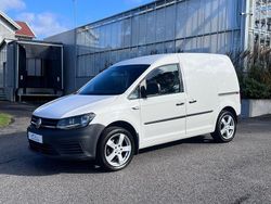 Vit Begagnad 2018 VW Caddy Minibuss | 89 900 kr (Superpris)
