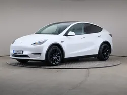 Vit Begagnad 2023 Tesla Model Y Long Range SUV | 449 000 kr (Bra pris)