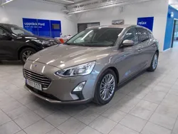 Grå Begagnad 2018 Ford Focus Titanium Halvkombi | 169 400 kr (Marknadspris)