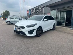 Vit Begagnad 2021 Kia Ceed Advance Kombi | 239 500 kr (Marknadspris)