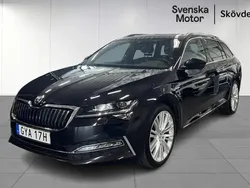 Svart Begagnad 2021 Skoda Superb Business Line Kombi | 304 200 kr (Marknadspris)