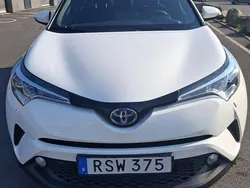 Vit Begagnad 2018 Toyota C-HR Active SUV | 157 500 kr (Lite dyr)