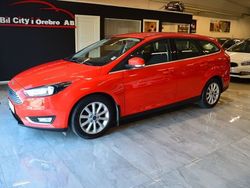 Röd Begagnad 2015 Ford Focus Titanium Kombi | 89 900 kr (Marknadspris)