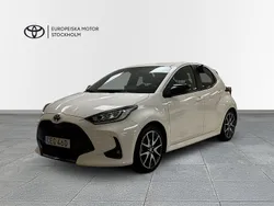 Vit Begagnad 2022 Toyota Yaris Hybrid Style Halvkombi | 222 900 kr (Marknadspris)