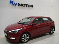 Röd Begagnad 2017 Hyundai i20 Premium Halvkombi | 144 800 kr (Marknadspris)