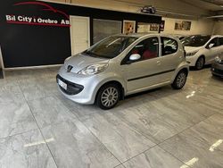 Grå Begagnad 2008 Peugeot 107 Halvkombi | 33 900 kr (Marknadspris)