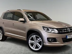 Ljusbrun (brun) Begagnad 2015 VW Tiguan Sportline SUV | 159 900 kr (Marknadspris)