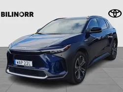 Blå Begagnad 2023 Toyota bZ4X Executive SUV | 419 900 kr (Marknadspris)