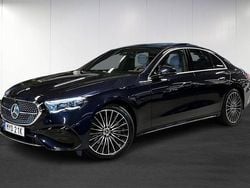 Mörkblå (blue) Begagnad 2025 Mercedes E300 AMG Line Premium Sedan | 789 900 kr (Marknadspris)