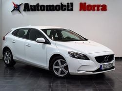 Vit Begagnad 2018 Volvo V40 Kinetic Halvkombi | 164 900 kr (Marknadspris)