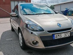 Ljusbrun (brun) Begagnad 2011 Renault Clio R.S. Halvkombi | 29 900 kr (Bra pris)