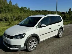 Vit Begagnad 2014 VW Touran Cross Minibuss | 85 000 kr (Superpris)
