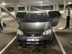 Grå Begagnad 2007 VW Golf V Sportline Halvkombi | 29 500 kr (Bra pris)