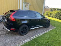 Svart Begagnad 2010 Volvo XC60 R-Design SUV | 88 000 kr (Marknadspris)