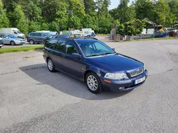 Mörkblå Begagnad 2000 Volvo V40 Kombi | 15 900 kr (Marknadspris)